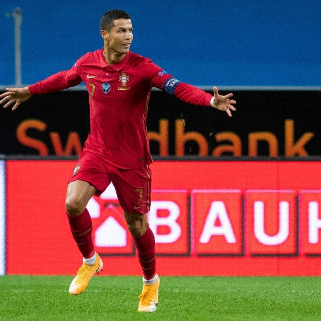 Cristiano Ronaldo con la maglia del Portogallo